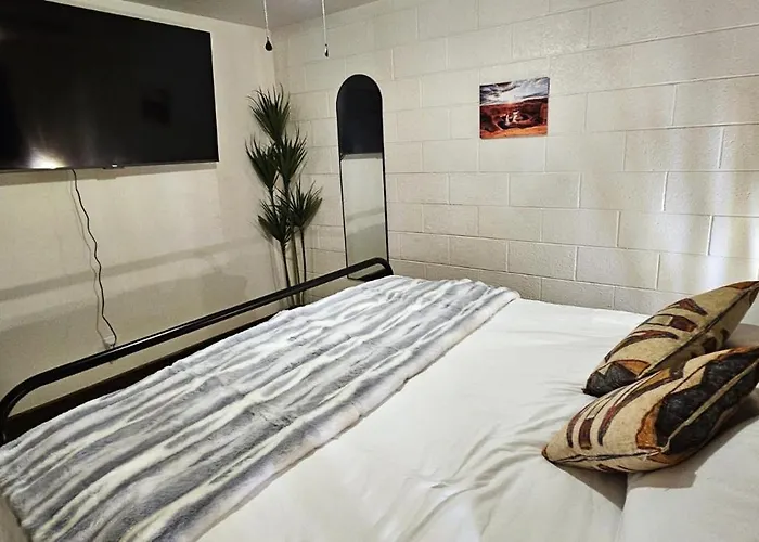 Holiday home 3bd, King, Brkfst, Large Tvs, Wd, Sleeps 11, Bbq *