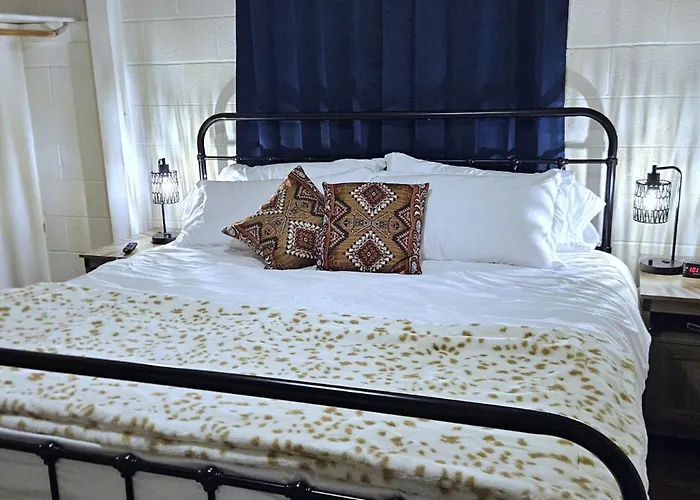 3bd, King, Brkfst, Large Tvs, Wd, Sleeps 11, Bbq * Page